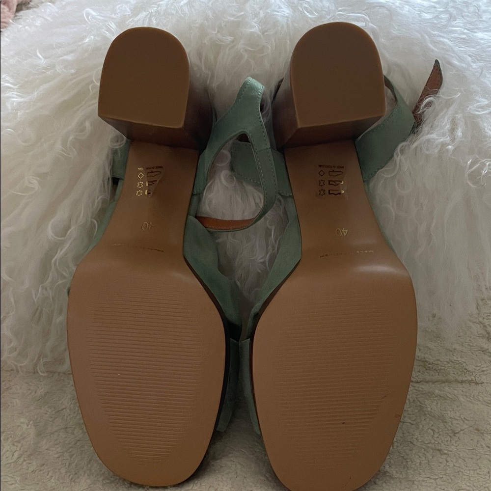 🌿✨BENOA Sage Green Suede Platform Heels - Picture 8 of 9